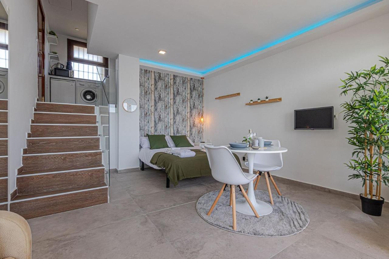 Beachfront With Spectacular Views And Swimming Pool Беналмадена Екстериор снимка