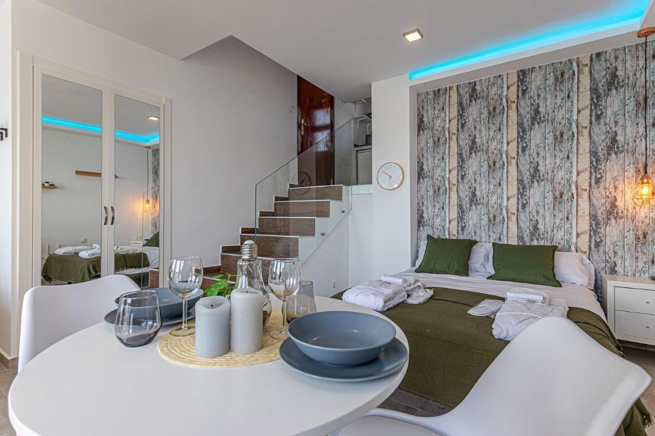Beachfront With Spectacular Views And Swimming Pool Беналмадена Екстериор снимка
