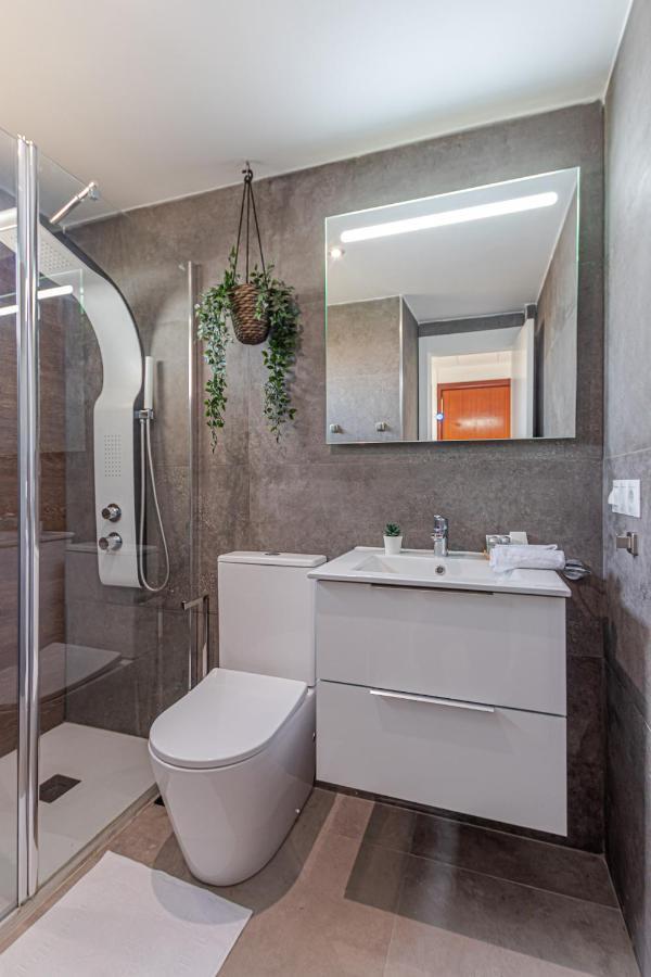 Beachfront With Spectacular Views And Swimming Pool Беналмадена Екстериор снимка