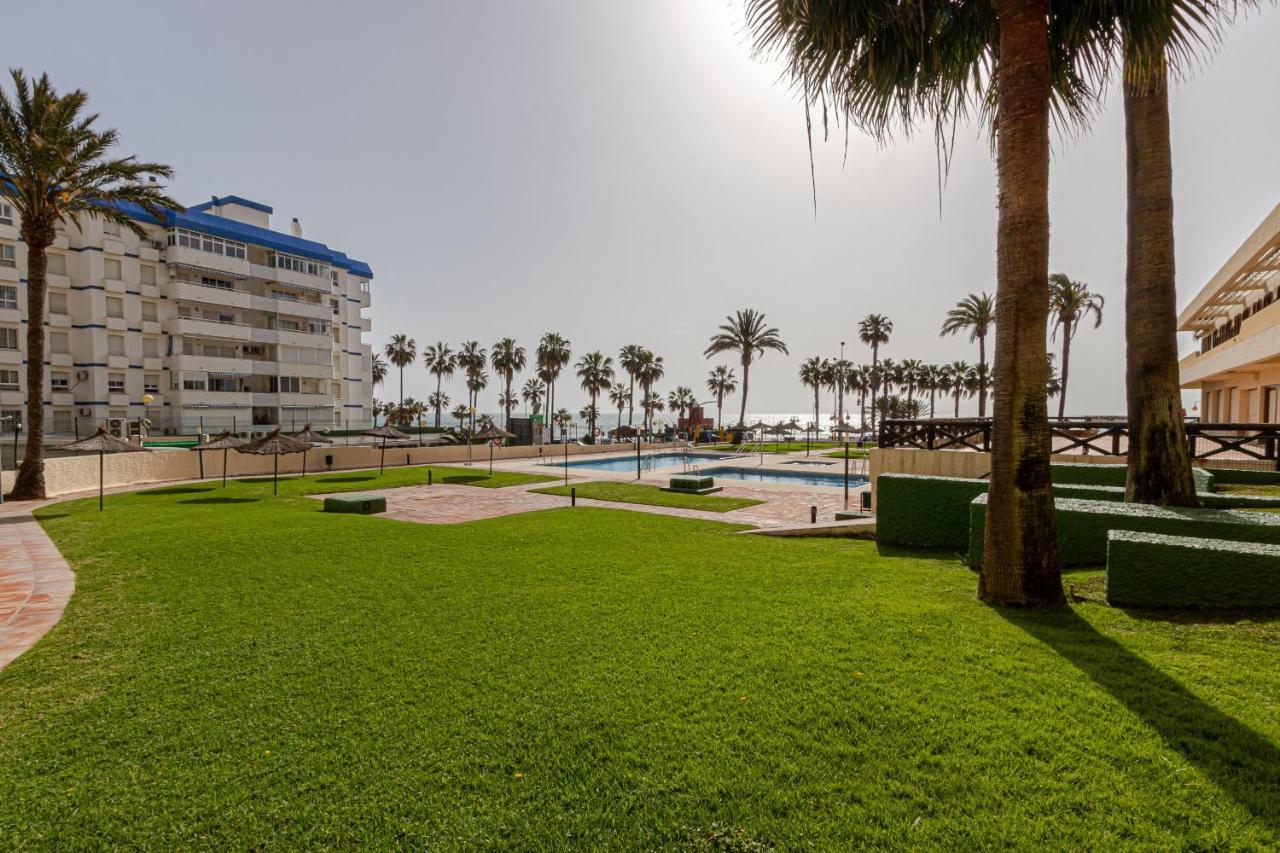 Beachfront With Spectacular Views And Swimming Pool Беналмадена Екстериор снимка