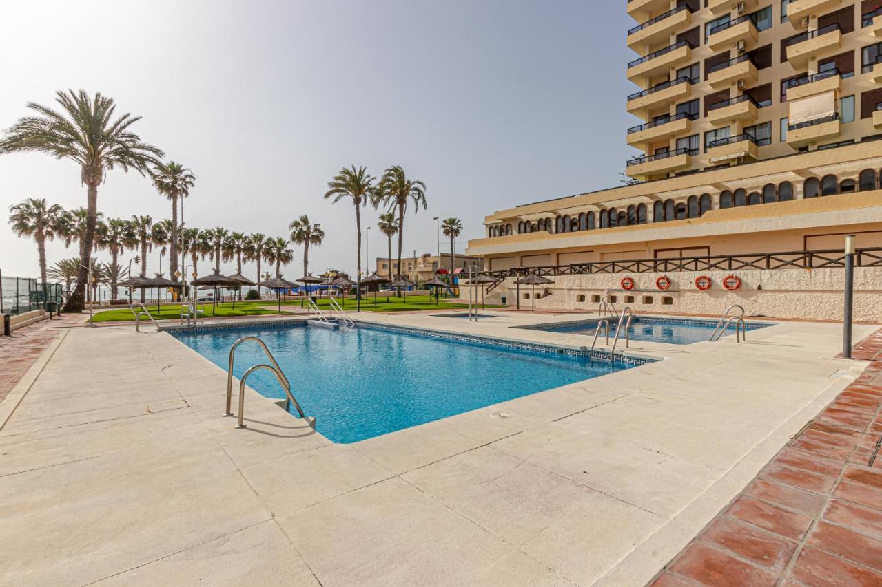 Beachfront With Spectacular Views And Swimming Pool Беналмадена Екстериор снимка