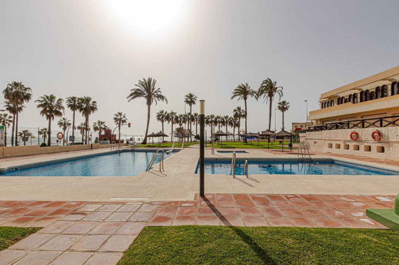 Beachfront With Spectacular Views And Swimming Pool Беналмадена Екстериор снимка